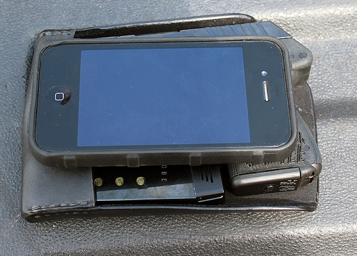 iphone 4 sitting on top of recluse holster