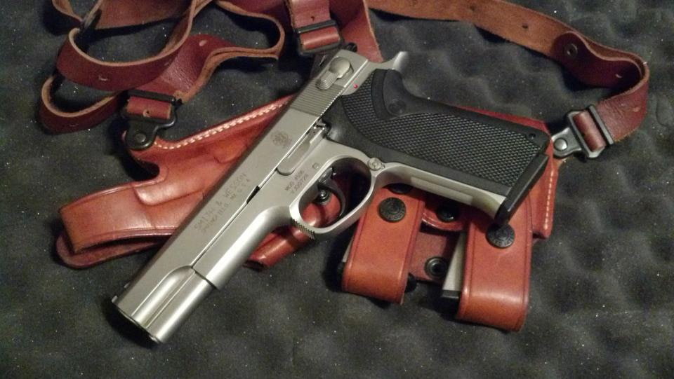 Smith 4506 with leather holster
