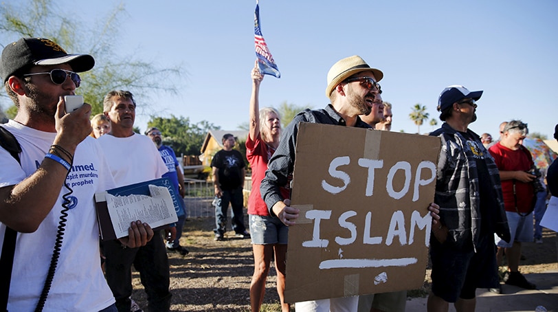 Demonstrators shout during a "Freedom of Speech Rally Round II" outside the Islamic Community Center in Phoenix, Arizona May 29, 2015. More than 200 protesters, some armed, berated Islam and its Prophet Mohammed outside an Arizona mosque on Friday in a provocative protest that was denounced by counterprotesters shouting "Go home, Nazis," weeks after an anti-Muslim event in Texas came under attack by two gunmen.    REUTERS/Nancy Wiechec - RTR4Y3N8