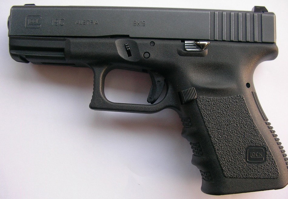 A Glock 19C like the one with the alleged defect. 