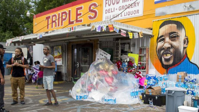 Alton Sterling eked out living peddling CDs in Baton Rouge parking lot where he was killed | Alton Sterling | theadvocate.com 
