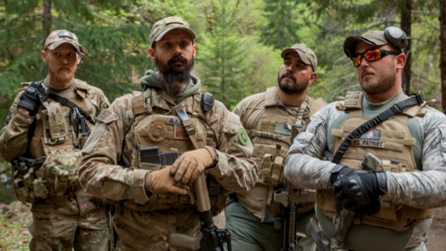 Members of the Oath Keepers patrol the Sugar Pine mine near Grants Pass, Oregon in 2015. (Photo: Shawn Records)