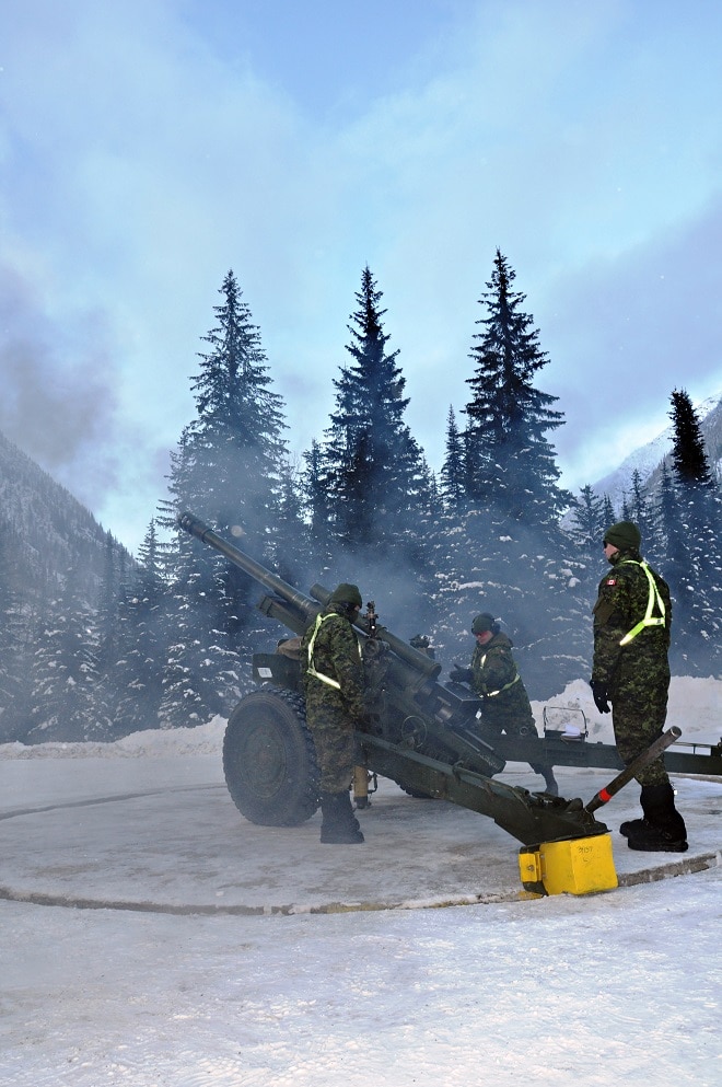 Troops from 1st Regt, Royal Canadian Horse Artillery move their gun in preparation for firing at Rogers Pass, British Columbia during Operation PALACI on December 13, 2016. (Photos: SLt Melissa Kia/Canadian Forces)