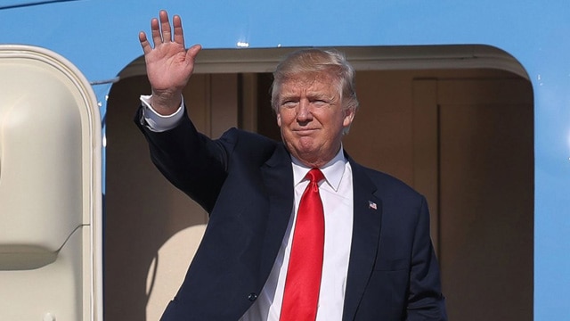 Donald Trump waving out of air force one
