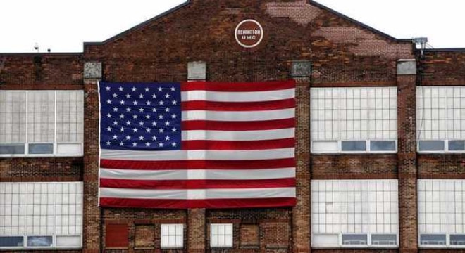 A flag hangs at Remington Arms Co. in Ilion. The gun maker reportedly is laying off 122 people at the factory. (Photo: Mike Groll/AP)