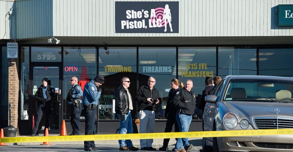 Officers work the scene of a gun shop robbery in Shawnee, Kansas in 2015 (Photo: AP)