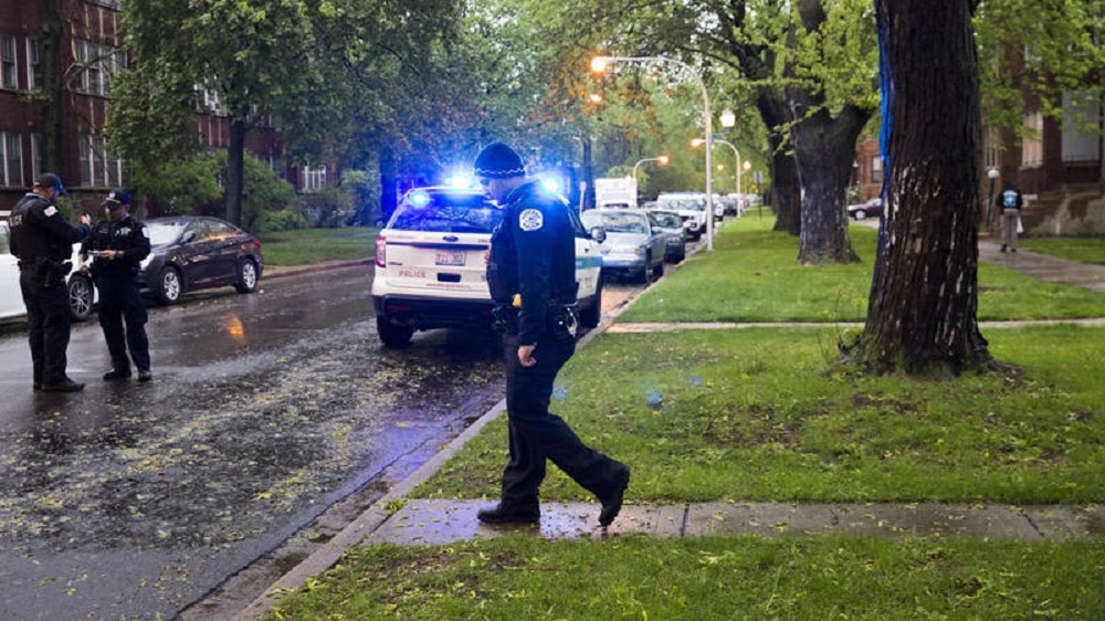Chicago Police work the scene of a shooting in the Park Manor neighborhood on April 30, 2017. (Photo: Chicago Tribune)