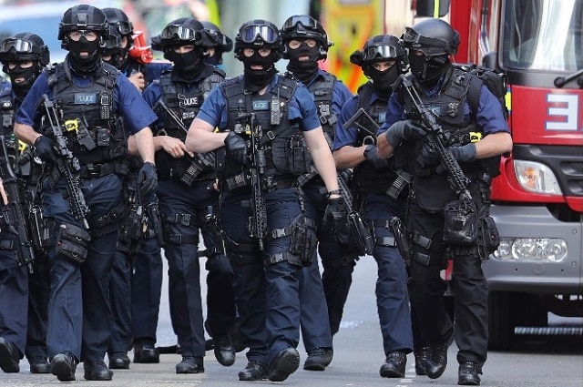 Counterterrorism officers patrol the area near the attack on London Bridge. (Photo: Getty Images)