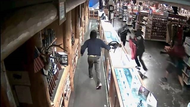 Surveillance cameras captured thieves stealing firearms at a Bass Pro Shops in Dania Beach, Florida. (Photo: Miami Herald/Broward County Sheriff's Office)