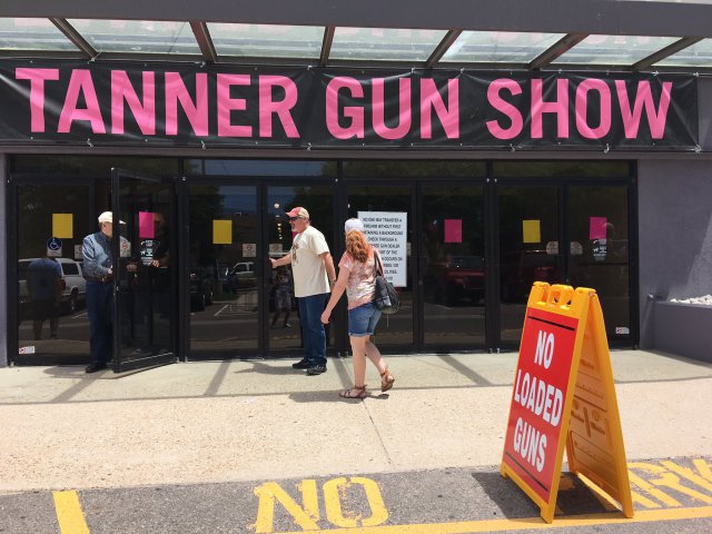 Attendees head into the Tanner Gun Show in Denver, Colorado. (Photo: Fox 31)