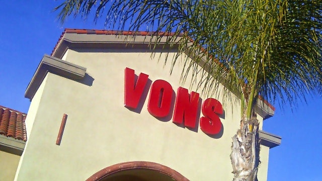 Vons grocery store. (Photo: My News LA/Alexander Nguyen)