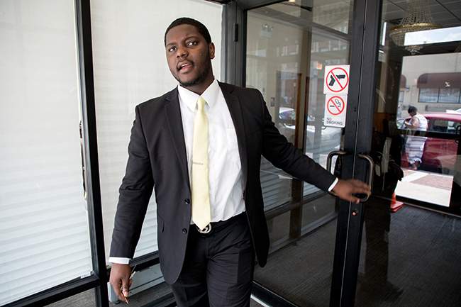DaQuan Mosley enters Leak & Son's Funeral Homes. (Photo: Andrew Gill/WBEZ)