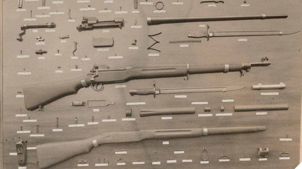 111-SC-7324 - Gun Manufacture. Midvale Steel & Ordnance Co., Eddystone, PA. The rifle its many parts M1917 Enfield April 1918