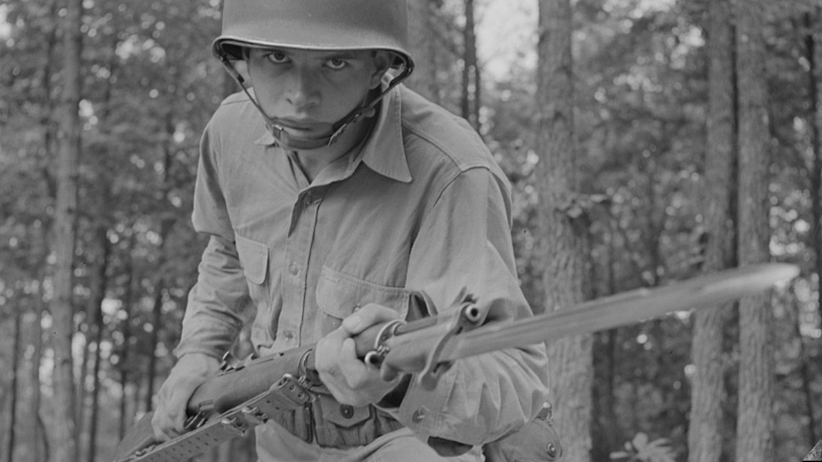 "Fort Belvoir, Virginia. Sergeant George Camblair learning to use the bayonet, 1942" (Photo: Library of Congress)