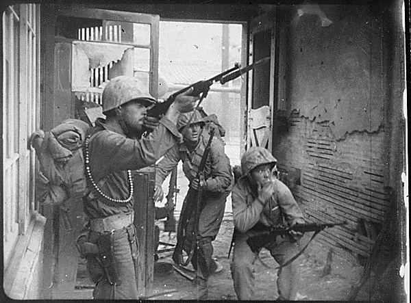 The M1 Carbine, seen here at use in the liberation of Seoul in September 1950, was popular due to its size and faster reload, although its round was not as effective, especially at distance, as the .30-06 of the larger M1 Garand. (Photo: Libary of Congress)
